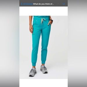 FIGS teal scrub one pocket top and jogger pants set